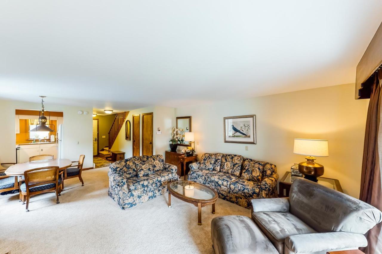 The Lodge #23 Stowe Fork Room photo