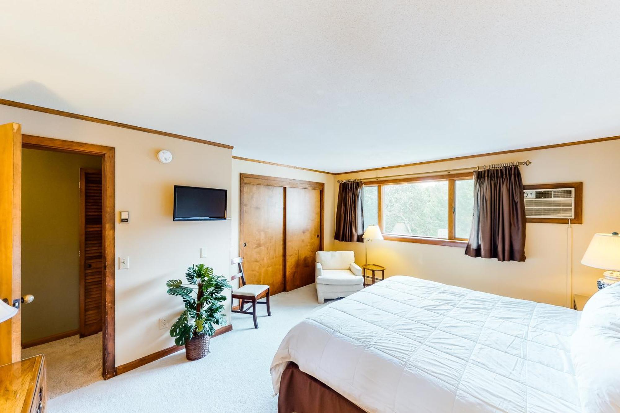 The Lodge #23 Stowe Fork Room photo